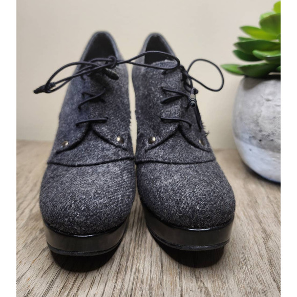 Stuart Weitzman Gray Heeled Shoes - Picture 3 of 10